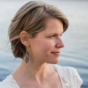 Read more about the article Amy Soucy Wins 2016 Grassy Hill Songwriting Competition at Connecticut Folk Festival