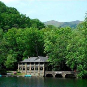 Read more about the article AcousticMusicScene.com Hosts Showcases at SERFA Conference in North Carolina